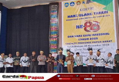 Resepsi HUT ke-80 PGRI dan Hari Guru Nasional Tahun 2025, Ini Harapan Bupati Yohanis Manibuy !
