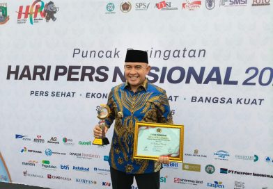 Di Panggung Hari Pers Nasional 2026, Bupati Rahmat Trianto Terima Anugerah SIWO Award