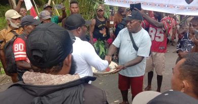 Negosiasi Wabup Waryensi Berhasil, Palang di Distrik Yamor Dibuka Warga
