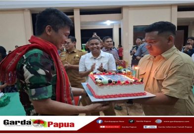 Berikan Kejutan Ultah Dandim 1806 Teluk Bintuni, Bukti Bupati Yohanis Manibuy Jaga Sinergitas