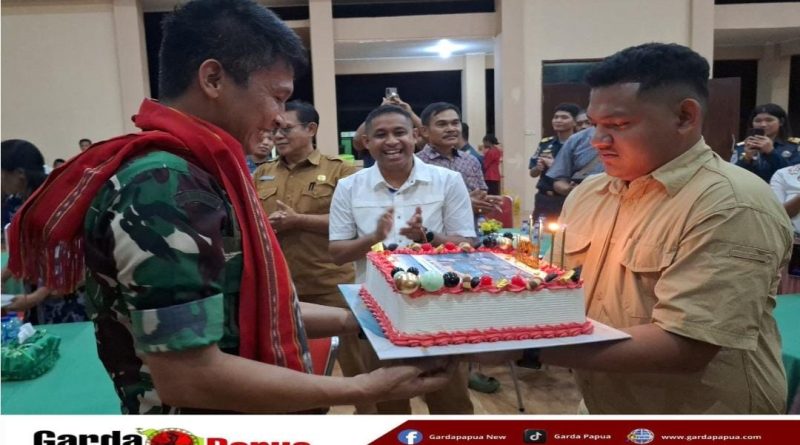 Berikan Kejutan Ultah Dandim 1806 Teluk Bintuni, Bukti Bupati Yohanis Manibuy Jaga Sinergitas