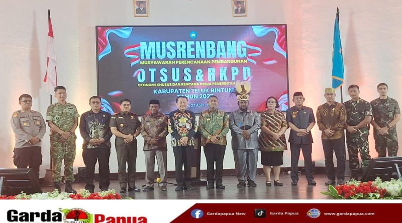 Gelar Musrenbang Otsus dan RKPD 2027, Bupati Yohanis Manibuy Tekankan tekankan Kolaborasi ‘SERASI’
