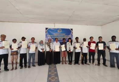 Puluhan Warga Kampung Idut Terima Sertifikat Tanah Hasil PTSL dari Kantor Pertanahan Teluk Bintuni