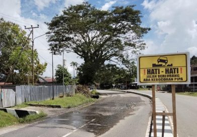 Kebocoran Pipa Air Proyek BWS Papua Barat Rusaki Badan Jalan di Teluk Bintuni, Ini Kata Plt. Dinas PUPR 