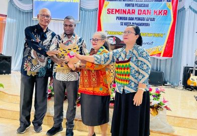 Lamek Dowansiba Ajak Generasi Muda GPKAI Bangkit dan Maju Melalui Pembinaan Kerohanian