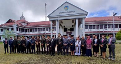 Pimpin Upacara Harla Pancasila 2026, Bupati Yohanis Manibuy Ingatkan Pentingnya Menjaga Persatuan, Wujudkan Perdamaian Dunia
