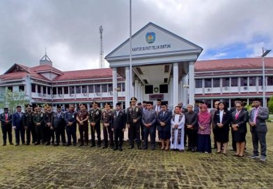 Pimpin Upacara Harla Pancasila 2026, Bupati Yohanis Manibuy Ingatkan Pentingnya Menjaga Persatuan, Wujudkan Perdamaian Dunia