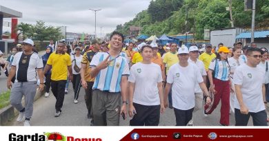 Warga Tumpah Ruah di Jalan Sehat HUT ke-23 Teluk Bintuni, Antusias Sportif Kenakan Jersey tim Piala Dunia 2026