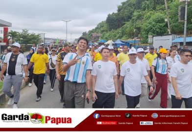 Warga Tumpah Ruah di Jalan Sehat HUT ke-23 Teluk Bintuni, Antusias Sportif Kenakan Jersey tim Piala Dunia 2026