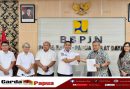 Sinergi Perkuat Konektivitas Jalan di Teluk Bintuni, Bupati Yohanis Manibuy dan Kepala BBPJN tandatangani MOU