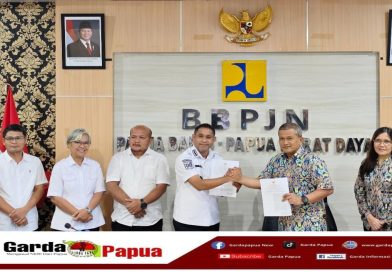Sinergi Perkuat Konektivitas Jalan di Teluk Bintuni, Bupati Yohanis Manibuy dan Kepala BBPJN tandatangani MOU