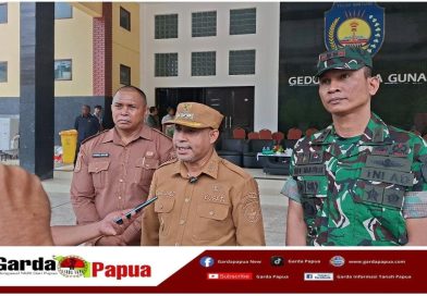 Bupati Yohanis Manibuy Pastikan Karhutla Terkendali, Air Bersih ‘Gratis’ Bagi Warga Terdampak Kemarau