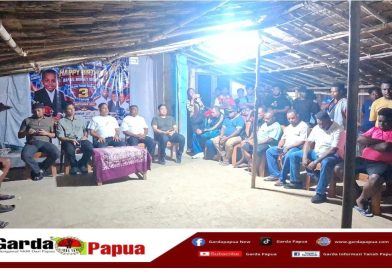 Penuh Kasih : Bupati Yohanis Manibuy dan Forkopimda Hadir Jawab Tangis Keluarga Korban dan Aspirasi Pengungsi Moskona secara Humanis